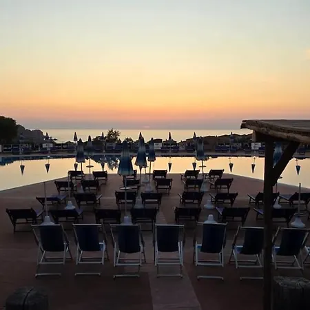 Calarossa Village شقة